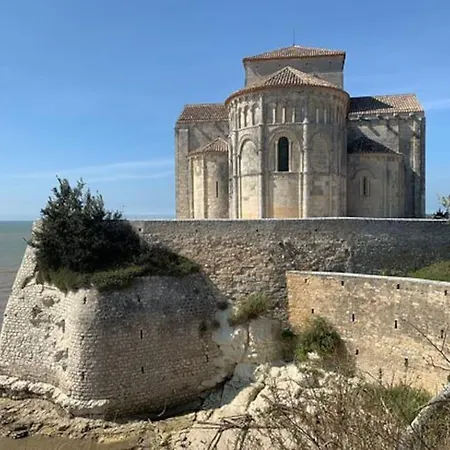 La Belle Des Champs 3*